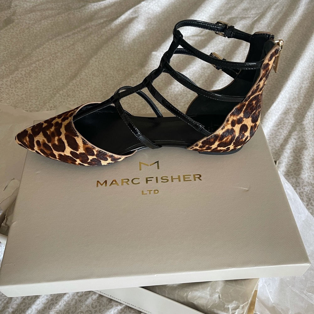 Adorable animal print sandals never worn
